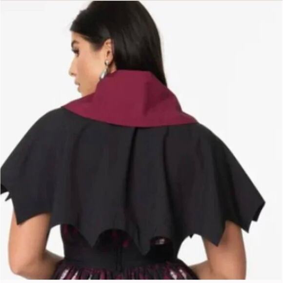 Unique Vintage Halloween Dracula Cape Burgundy and Black Sz M NWOT #0253 - Picture 2 of 2